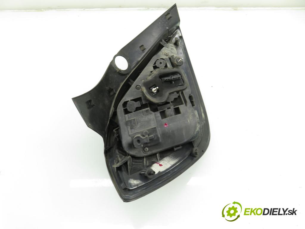 OPEL ASTRA H (A04) HB 2004 59,00 1.7 CDTI - Z 17 DTL 1686,00 Svetlo pravé zadné 24451837