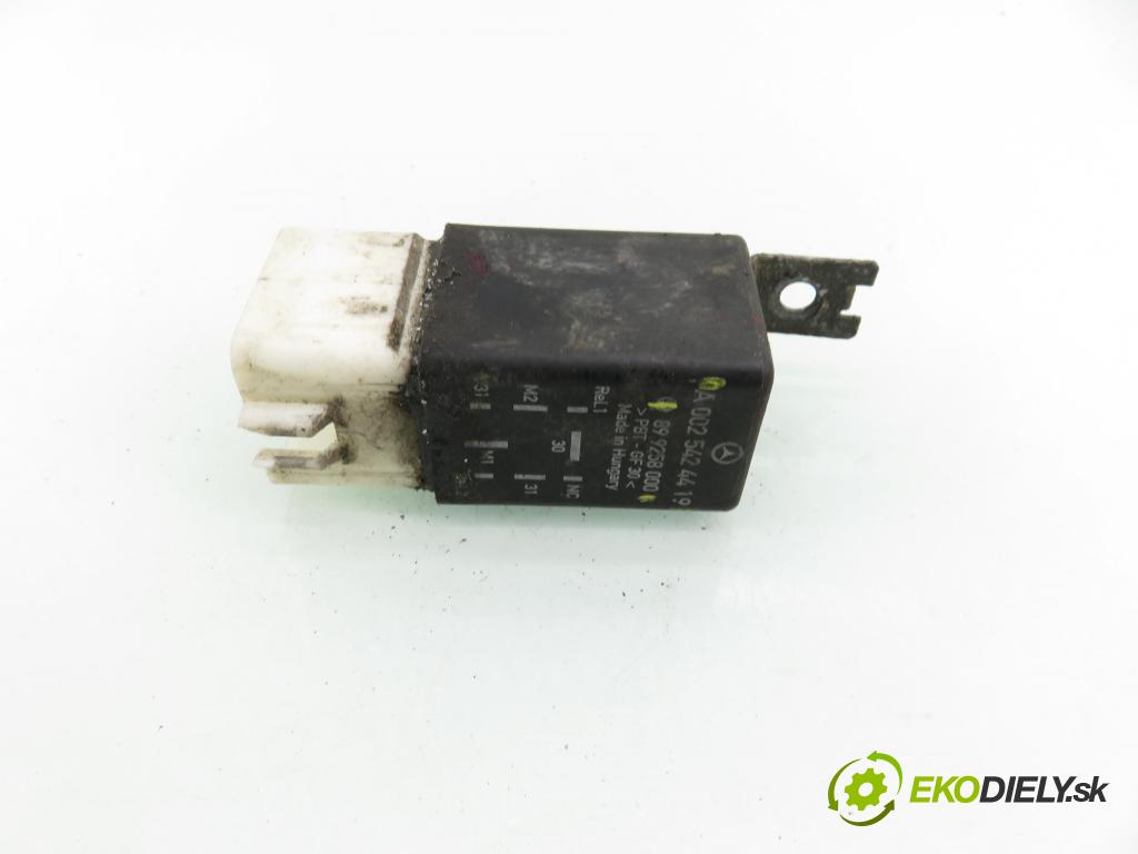 MERCEDES-BENZ VITO / MIXTO Skrzynia (W639) FURGON 2006 0,00 109 CDI - OM 646.980 2148,00 Riadiaca jednotka 0025424419 ; 899258000