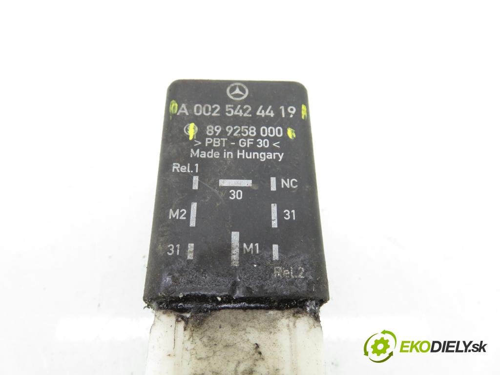 MERCEDES-BENZ VITO / MIXTO Skrzynia (W639) FURGON 2006 0,00 109 CDI - OM 646.980 2148,00 Riadiaca jednotka 0025424419 ; 899258000