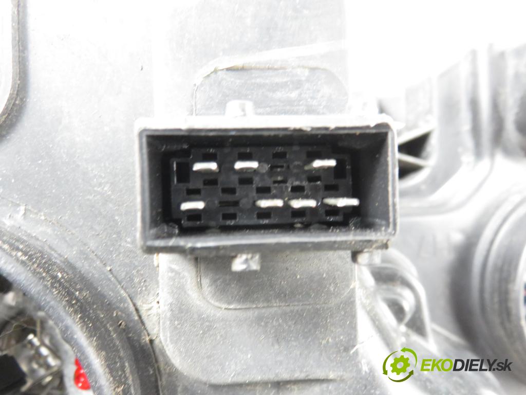 CITROEN C4 I (LC_) HB 2004 80,00 1.6 HDi 109 - 9HZ (DV6TED4) 1560,00 světlo PP 9646893880