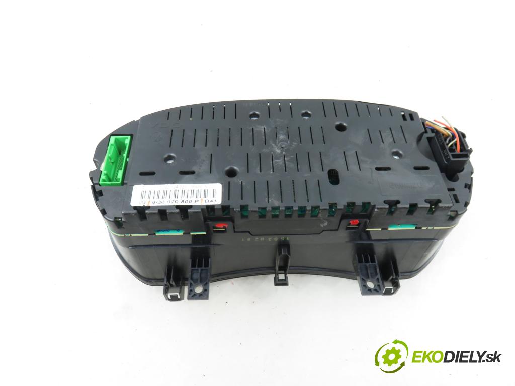 VW POLO (9N_) HB 2002 47,00 1.2 12V 64 - AZQ 1198,00 Prístrojovka elektrický 6Q0920800P