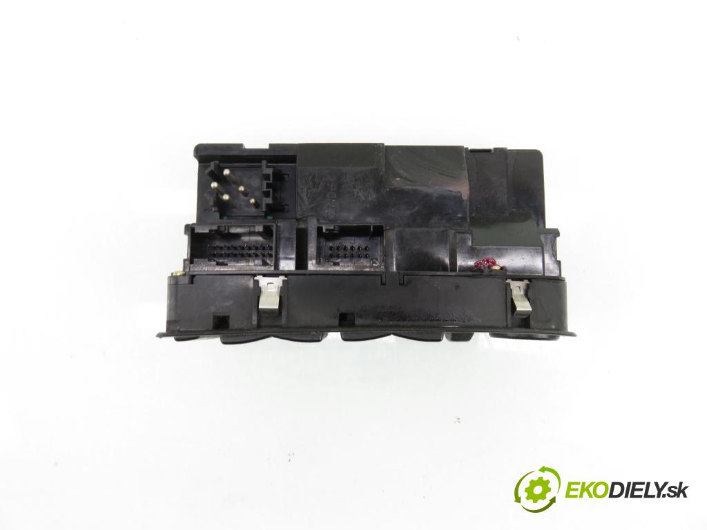 BMW 5 Touring (E39) KOMBI 2001 135,00 530 d - M57 D30 (306D1) 2926,00 Panel ovládania okien 6904306