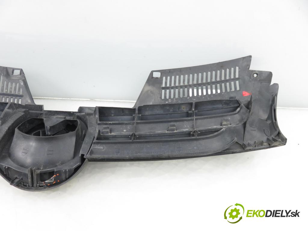 VW GOLF V (1K1) HB 2005 77,00 1.9 TDI - BKC 1896,00 mřížka / maska