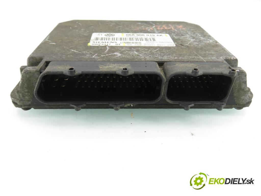 VW BORA (1J2) SEDAN 1999 74,00 1.6 - AKL 1595,00 Riadiaca jednotka Motor 5WP441704 ; 06A906019AK