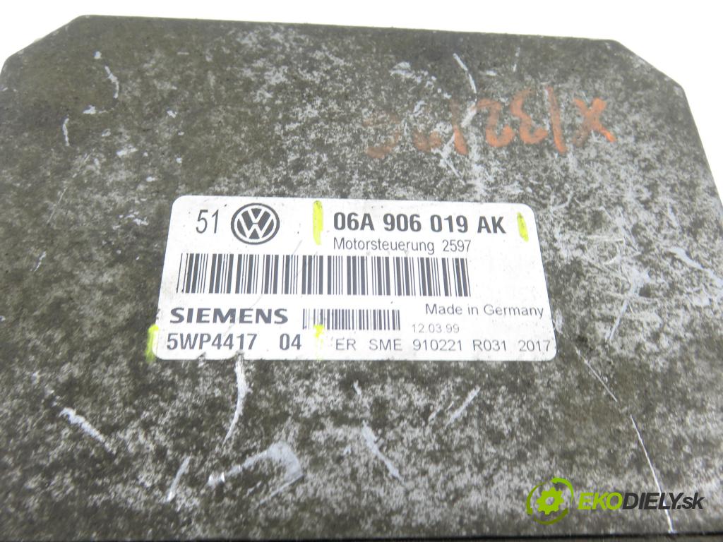 VW BORA (1J2) SEDAN 1999 74,00 1.6 - AKL 1595,00 Riadiaca jednotka Motor 5WP441704 ; 06A906019AK