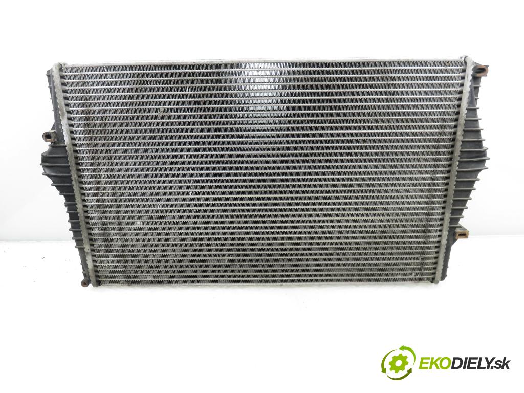 VOLVO V70 II SW (285) KOMBI 2007 136,00 2.4 D5 - D 5244 T4 2400,00 chladič intercooler