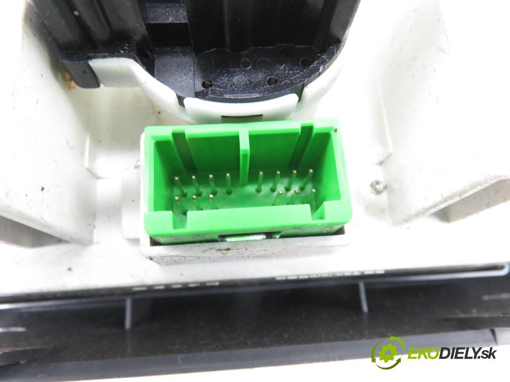 SUZUKI SWIFT III (MZ, EZ) HB 2006 68,00 1.3 4x4 (RS 413) - M13A 1328,00 Panel topení KLIMATIZACE: