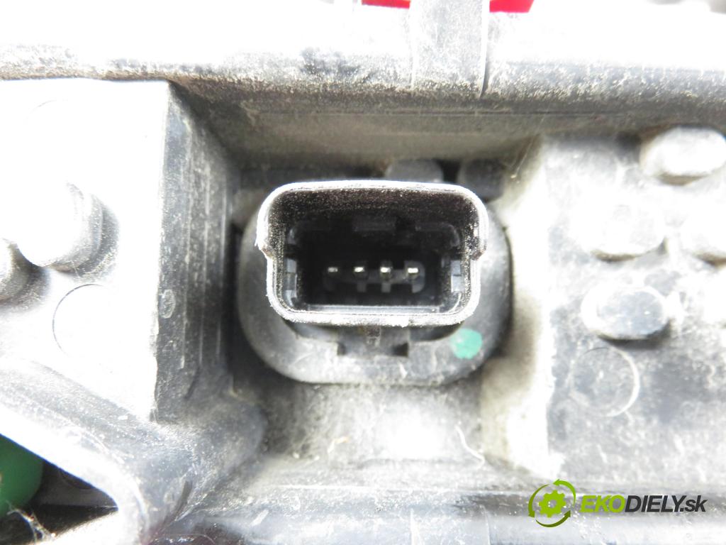 PEUGEOT 5008 (0U_, 0E_) MINIVAN 2010 110,00 2.0 HDi 150 / BlueHDi 150 - RHE (DW10CTED4) 1997,00 Svetlo pravé zadné