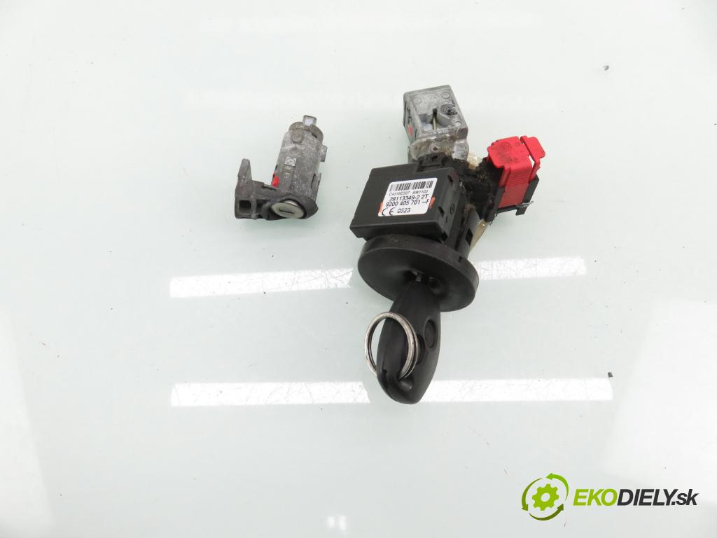 RENAULT MASTER III Platforma / podwozie (EV, HV, UV) KABINA/PLATFORMA 2015 120,00 2.3 dCi 165 FWD - M9T 702 2298,00 spinačka / zámky N0502060 ; 8200405701F