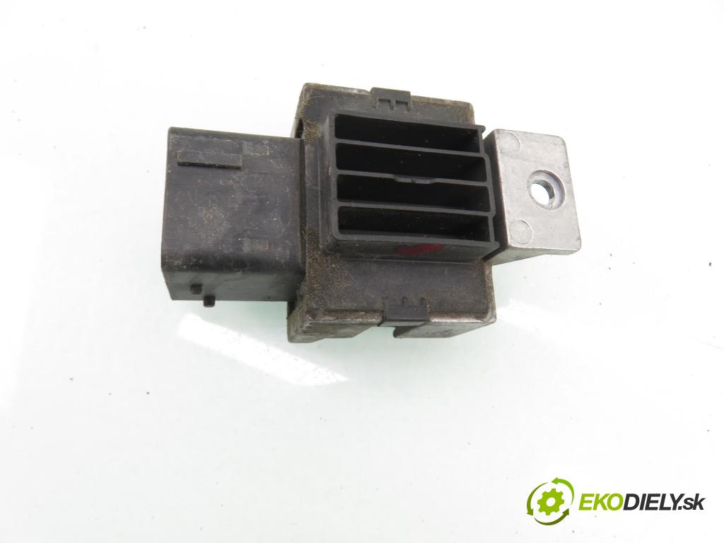 PEUGEOT 5008 (0U_, 0E_) MINIVAN 2010 110,00 2.0 HDi 150 / BlueHDi 150 - RHE (DW10CTED4) 1997,00 RELÉ: SWIEC: 9663824880