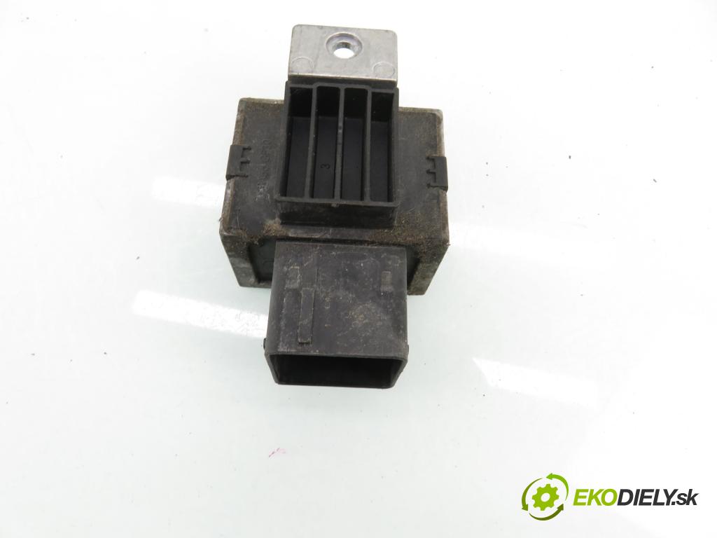PEUGEOT 5008 (0U_, 0E_) MINIVAN 2010 110,00 2.0 HDi 150 / BlueHDi 150 - RHE (DW10CTED4) 1997,00 RELÉ: SWIEC: 9663824880