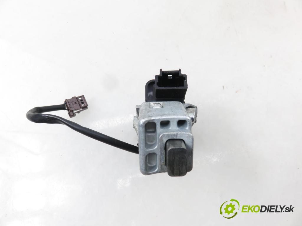 CITROEN C4 I (LC_) HB 2004 80,00 1.6 HDi 109 - 9HZ (DV6TED4) 1560,00 spínačka N0502455 ; N0502073 ; 9649781080 (Spínací skříňka)
