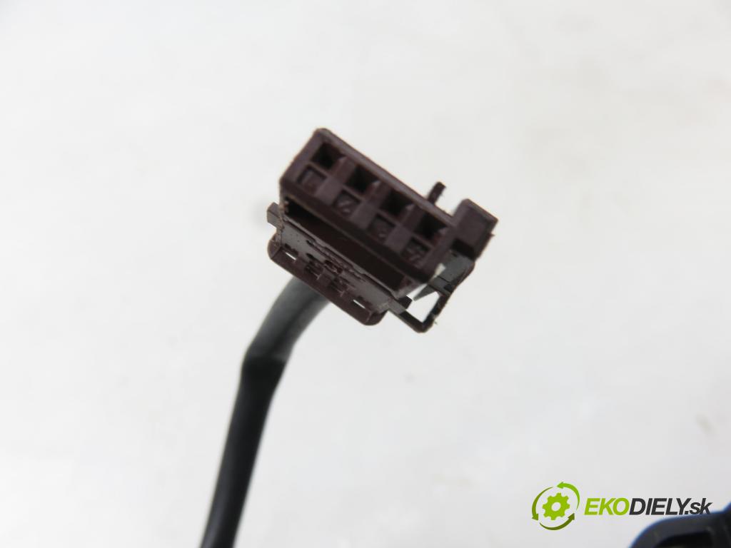 CITROEN C4 I (LC_) HB 2004 80,00 1.6 HDi 109 - 9HZ (DV6TED4) 1560,00 spínačka N0502455 ; N0502073 ; 9649781080 (Spínací skříňka)