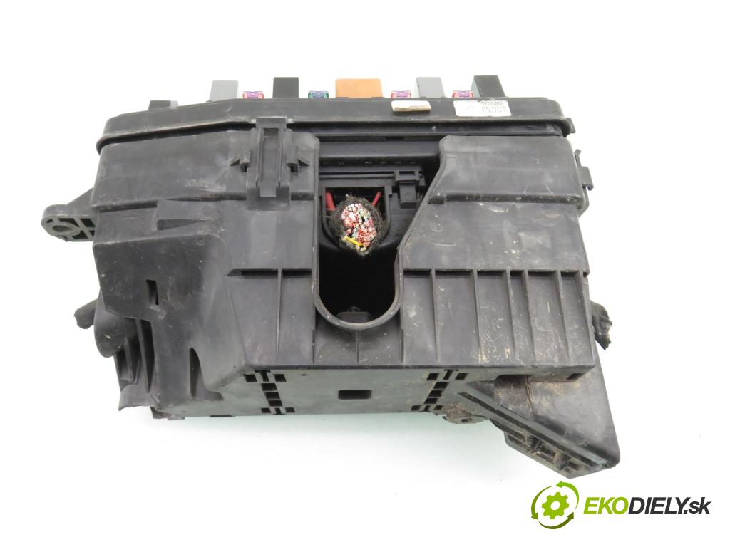 OPEL ANTARA A (L07) SUV 2007 167,00 3.2 V6 - Z 32 SEE 3195,00 Skrinka POJISTKY: