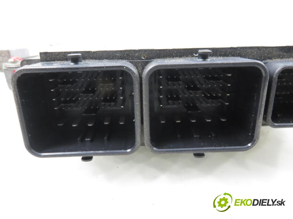 PEUGEOT 5008 (0U_, 0E_) MINIVAN 2010 110,00 2.0 HDi 150 / BlueHDi 150 - RHE (DW10CTED4) 1997,00 řídící jednotka motora 9667083880 ; 9666098180