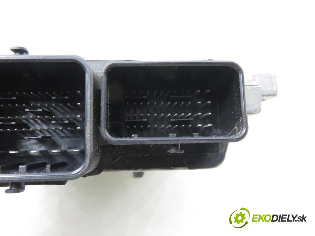 PEUGEOT 5008 (0U_, 0E_) MINIVAN 2010 110,00 2.0 HDi 150 / BlueHDi 150 - RHE (DW10CTED4) 1997,00 řídící jednotka motora 9667083880 ; 9666098180