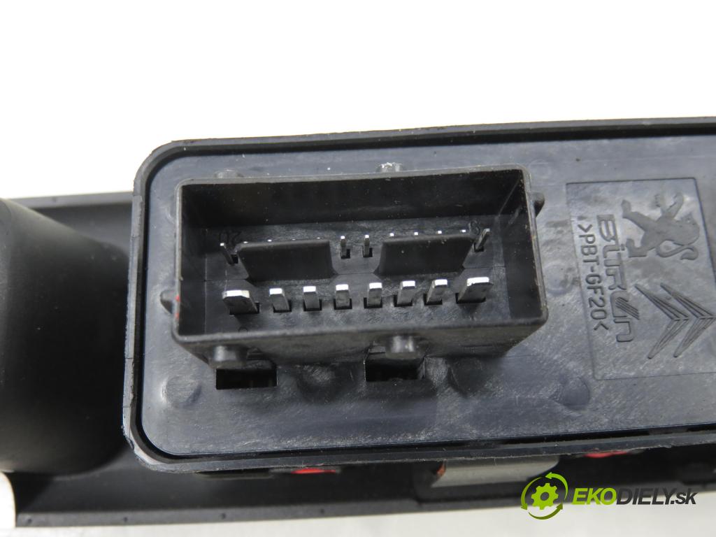 PEUGEOT 5008 (0U_, 0E_) MINIVAN 2010 110,00 2.0 HDi 150 / BlueHDi 150 - RHE (DW10CTED4) 1997,00 Panel ovládania okien 96650621ZD