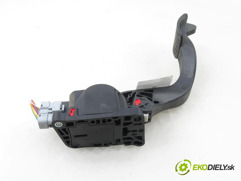 PEUGEOT 5008 (0U_, 0E_) MINIVAN 2010 110,00 2.0 HDi 150 / BlueHDi 150 - RHE (DW10CTED4) 1997,00 potenciometr plynového pedálu 0280755167 ; 9671416880 (Potenciometr plynového pedálu)