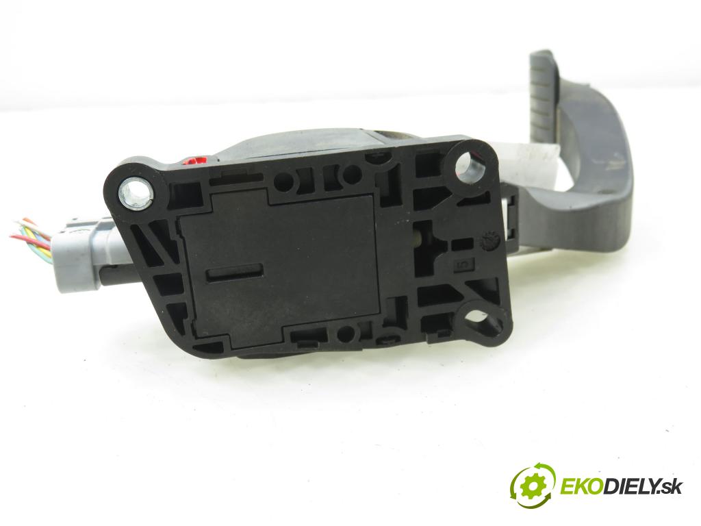 PEUGEOT 5008 (0U_, 0E_) MINIVAN 2010 110,00 2.0 HDi 150 / BlueHDi 150 - RHE (DW10CTED4) 1997,00 potenciometr plynového pedálu 0280755167 ; 9671416880 (Potenciometr plynového pedálu)