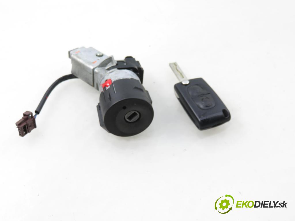 PEUGEOT 5008 (0U_, 0E_) MINIVAN 2010 110,00 2.0 HDi 150 / BlueHDi 150 - RHE (DW10CTED4) 1997,00 spínačka 36410600 ; 9663123380 (Spínací skříňka)