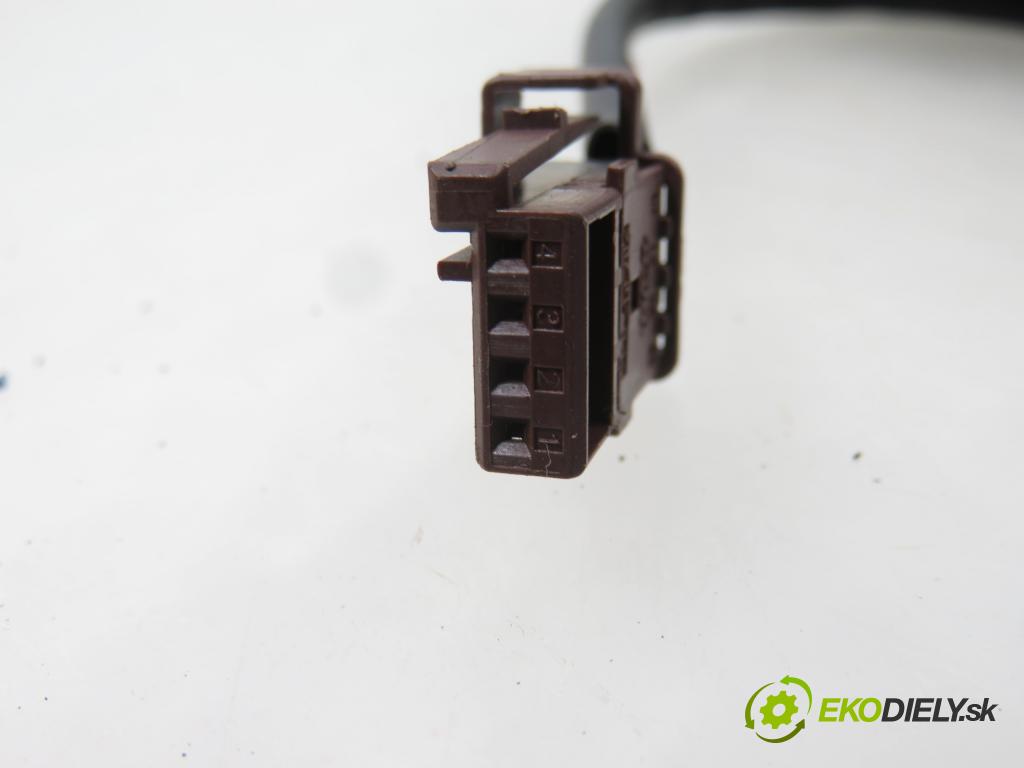 PEUGEOT 5008 (0U_, 0E_) MINIVAN 2010 110,00 2.0 HDi 150 / BlueHDi 150 - RHE (DW10CTED4) 1997,00 spinačka 36410600 ; 9663123380 (Spínacia skrinka)