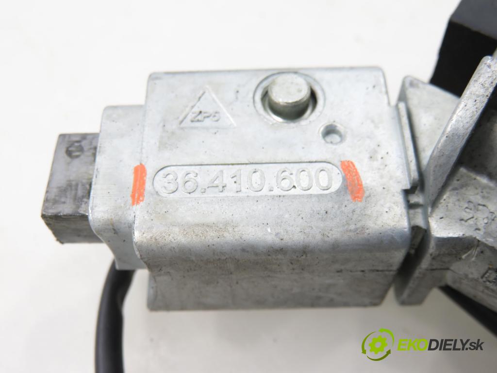 PEUGEOT 5008 (0U_, 0E_) MINIVAN 2010 110,00 2.0 HDi 150 / BlueHDi 150 - RHE (DW10CTED4) 1997,00 spinačka 36410600 ; 9663123380 (Spínacia skrinka)