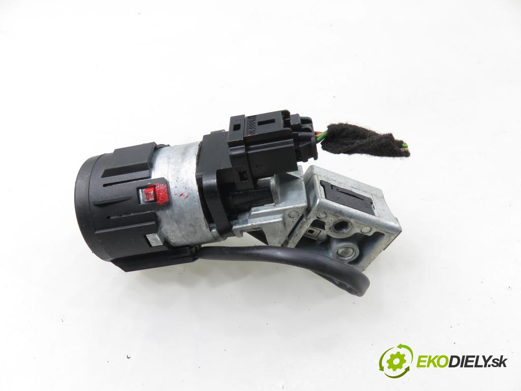 PEUGEOT 5008 (0U_, 0E_) MINIVAN 2010 110,00 2.0 HDi 150 / BlueHDi 150 - RHE (DW10CTED4) 1997,00 spinačka 36410600 ; 9663123380 (Spínacia skrinka)