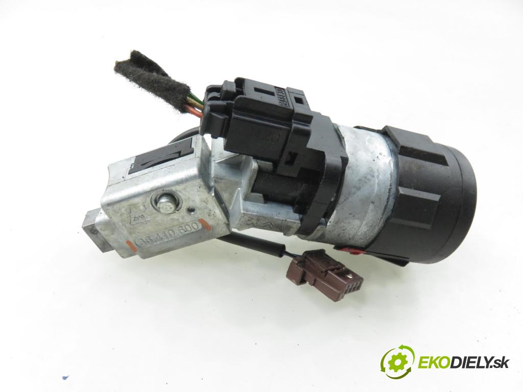 PEUGEOT 5008 (0U_, 0E_) MINIVAN 2010 110,00 2.0 HDi 150 / BlueHDi 150 - RHE (DW10CTED4) 1997,00 spinačka 36410600 ; 9663123380 (Spínacia skrinka)