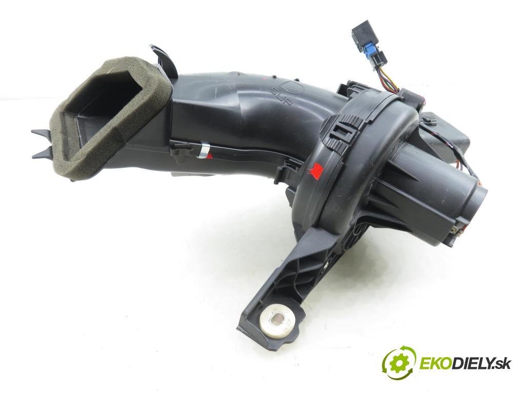 PEUGEOT 5008 (0U_, 0E_) MINIVAN 2010 110,00 2.0 HDi 150 / BlueHDi 150 - RHE (DW10CTED4) 1997,00 ventilátor větráku T5156001 ; 9683444380