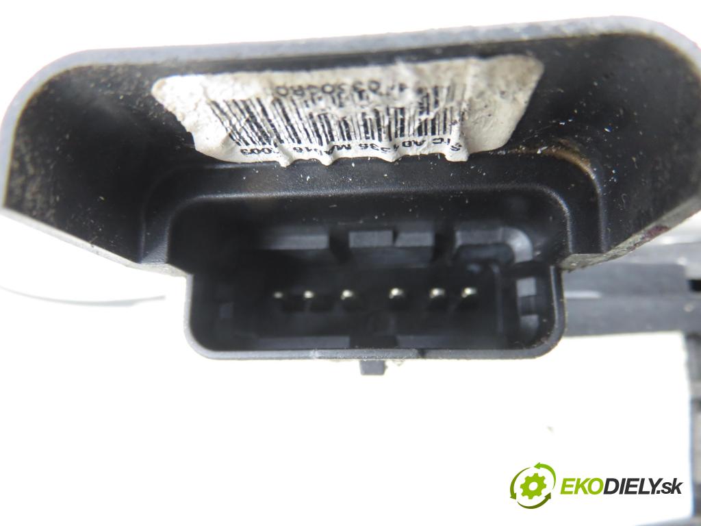 PEUGEOT 5008 (0U_, 0E_) MINIVAN 2010 110,00 2.0 HDi 150 / BlueHDi 150 - RHE (DW10CTED4) 1997,00 zámok 732290