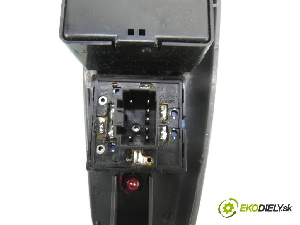 KIA CERATO I liftback (LD) HB 2004 83,00 2.0 CRDi - D4EA 1991,00 Panel ovládania okien 621W05560