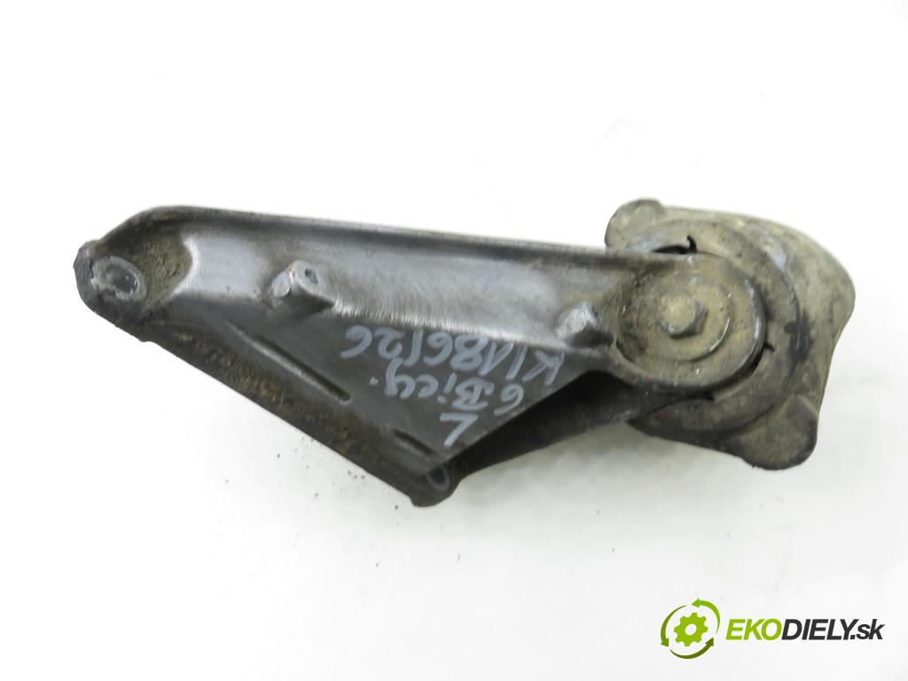 AUDI A6 (4B2, C5) SEDAN 1998 110,00 2.5 TDI - AFB 2496,00 Uchytenie prevodovky 8D0399113AH