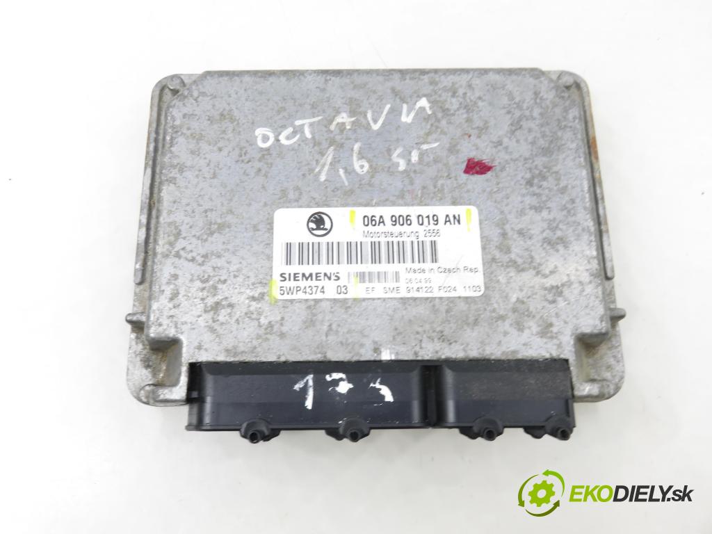 SKODA OCTAVIA I (1U2) LIFTBACK 2002 74,00 1.6 - AKL 1595,00 řídící jednotka motora 5WP437403 ; 06A906019AN