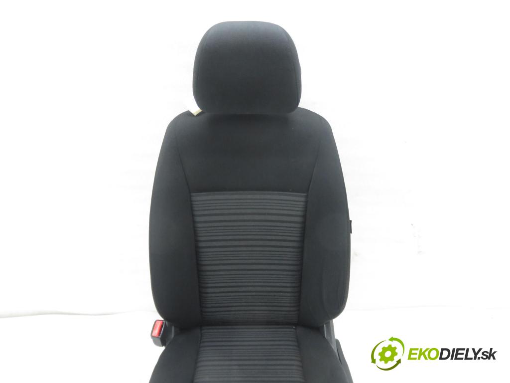 MERCEDES-BENZ KLASA A (W176) HB 2017 66,00 A 160 CDI / d (176.011) 90 - OM 607.951 1461,00 Sedadlo šoféri