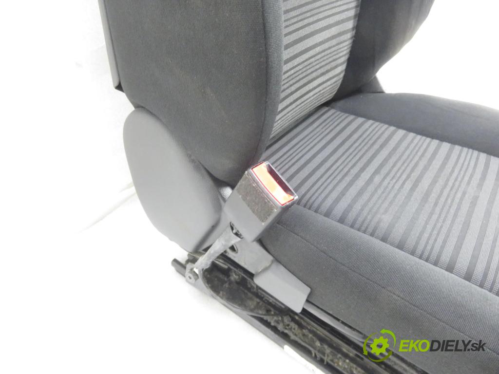 MERCEDES-BENZ KLASA A (W176) HB 2017 66,00 A 160 CDI / d (176.011) 90 - OM 607.951 1461,00 Sedadlo šoféri