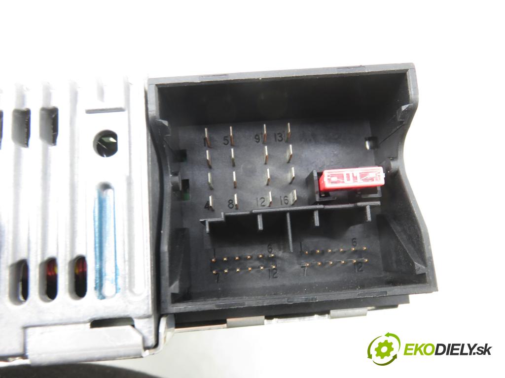 BMW X3 (E83) SUV 2005 110,00 2.0 i - N46 B20 B 1995,00 RADIO CD 6976888
