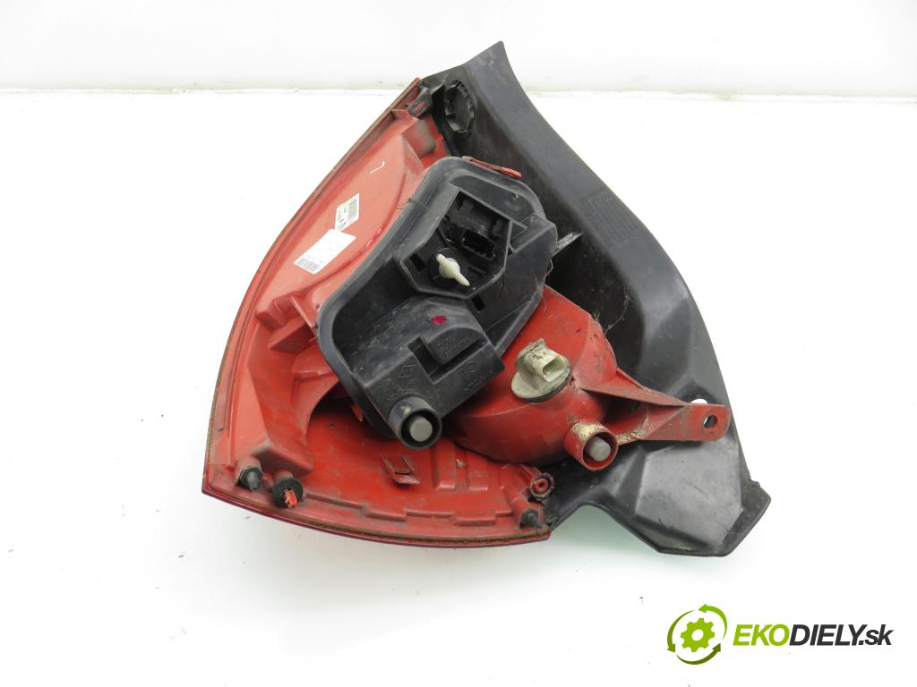 RENAULT MEGANE II (BM0/1_, CM0/1_) HB 2006 63,00 1.5 dCi - K9K 724 1461,00 Svetlo ľavé zadné 8200413214 ; 89038181 ; 8200413214C