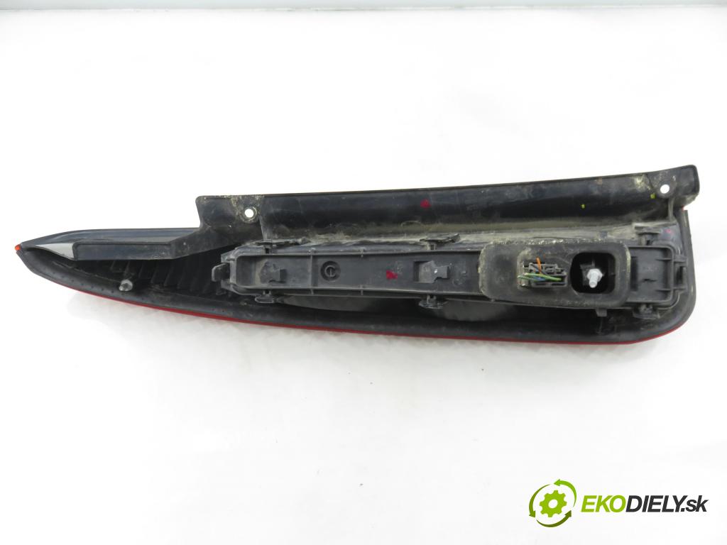 FORD FUSION (JU_) HB 2002 74,00 1.6 - FYJC 1596,00 Svetlo pravé zadné 2N1113A602B