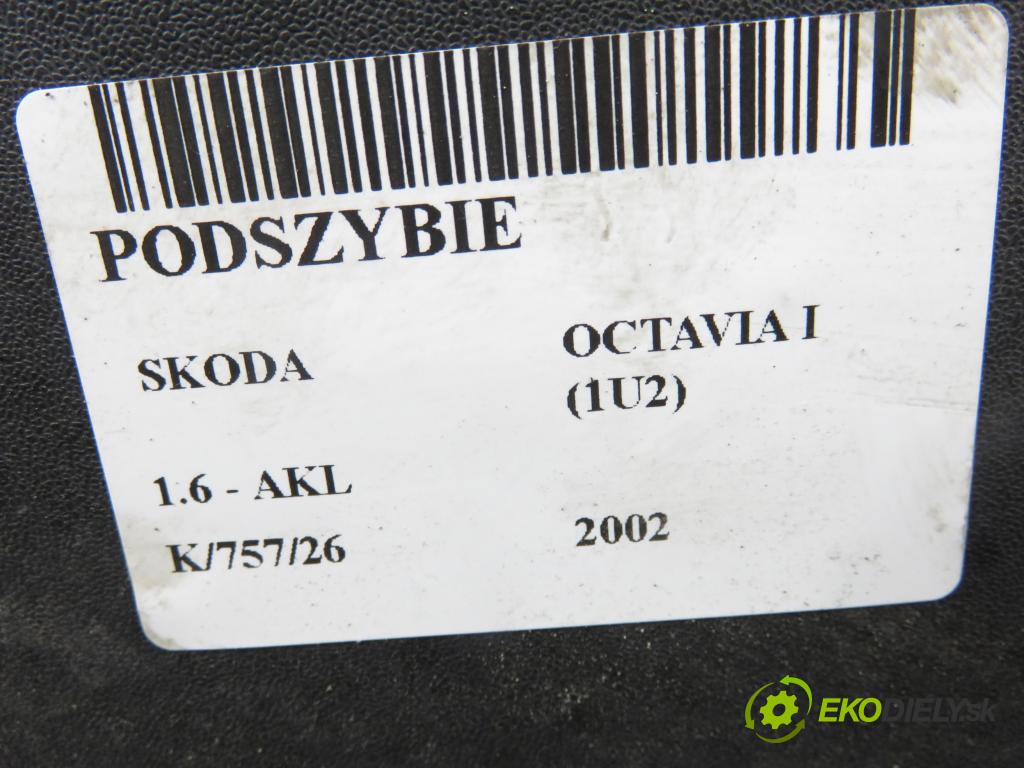 SKODA OCTAVIA I (1U2) LIFTBACK 2002 74,00 1.6 - AKL 1595,00 Torpédo, plast pod čelné okno 1U0819403B ; 1U0819404B (Torpédo (plast pod čelným sklom))