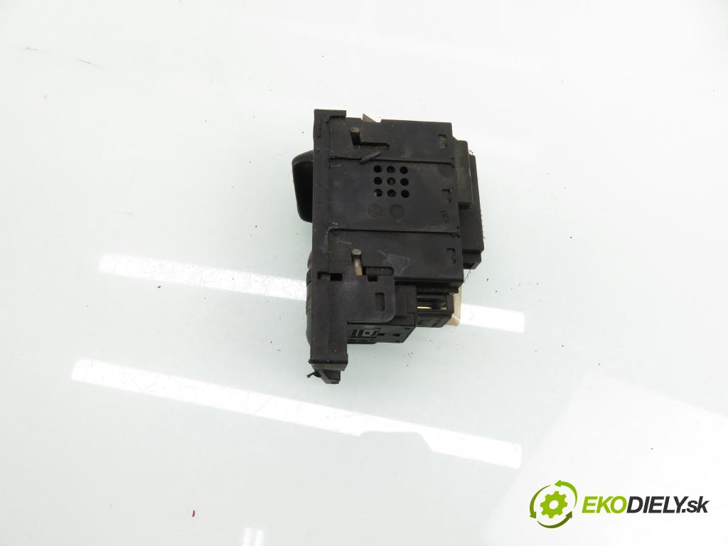 VW TRANSPORTER IV Skrzynia (70XA) FURGON 1999 55,00 2.4 D - AJA 2370,00 prepínač svetlá 701941531E
