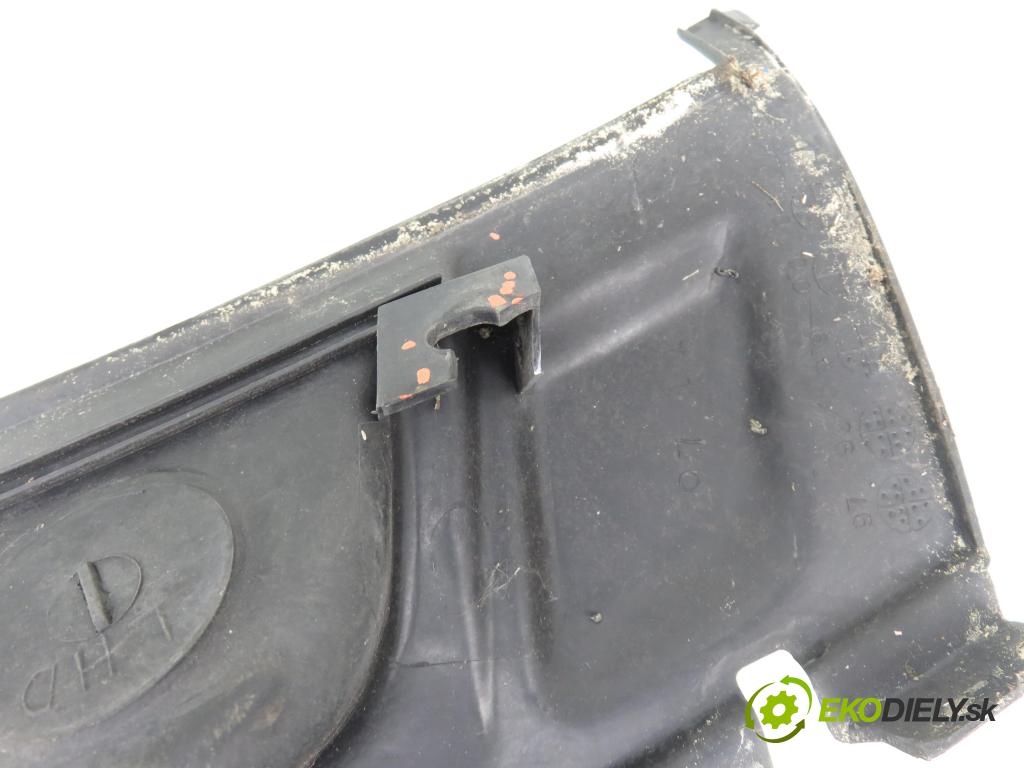 SUZUKI JIMNY (FJ) TERENOWY 2002 59,00 1.3 16V 4WD (SN413) - G13BB 1298,00 Torpédo, plast pod čelné okno 7731081A00 (Torpédo (plast pod čelným sklom))