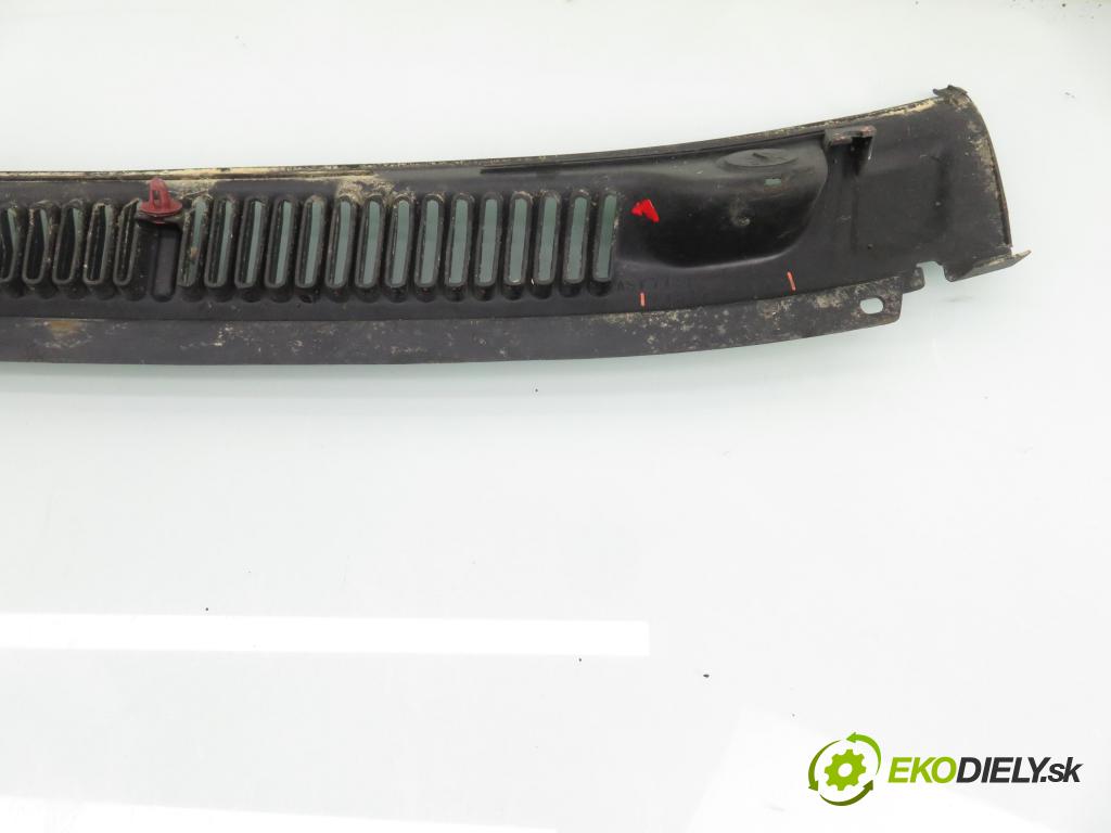 SUZUKI JIMNY (FJ) TERENOWY 2002 59,00 1.3 16V 4WD (SN413) - G13BB 1298,00 Torpédo, plast pod čelné okno 7731081A00 (Torpédo (plast pod čelným sklom))