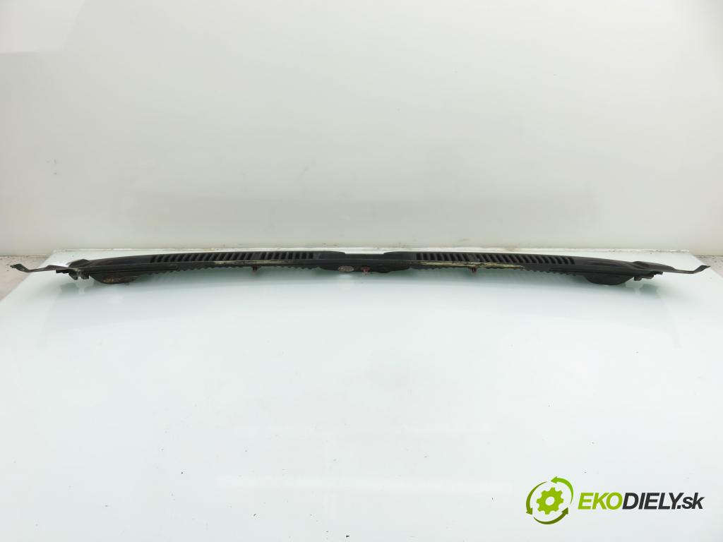 SUZUKI JIMNY (FJ) TERENOWY 2002 59,00 1.3 16V 4WD (SN413) - G13BB 1298,00 Torpédo, plast pod čelné okno 7731081A00 (Torpédo (plast pod čelným sklom))