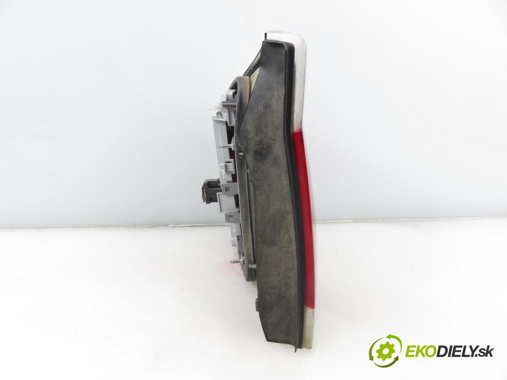 OPEL VECTRA C (Z02) SEDAN 2004 90,00 1.8 16V 122 - Z 18 XE 1796,00 Svetlo pravé zadné 13131002