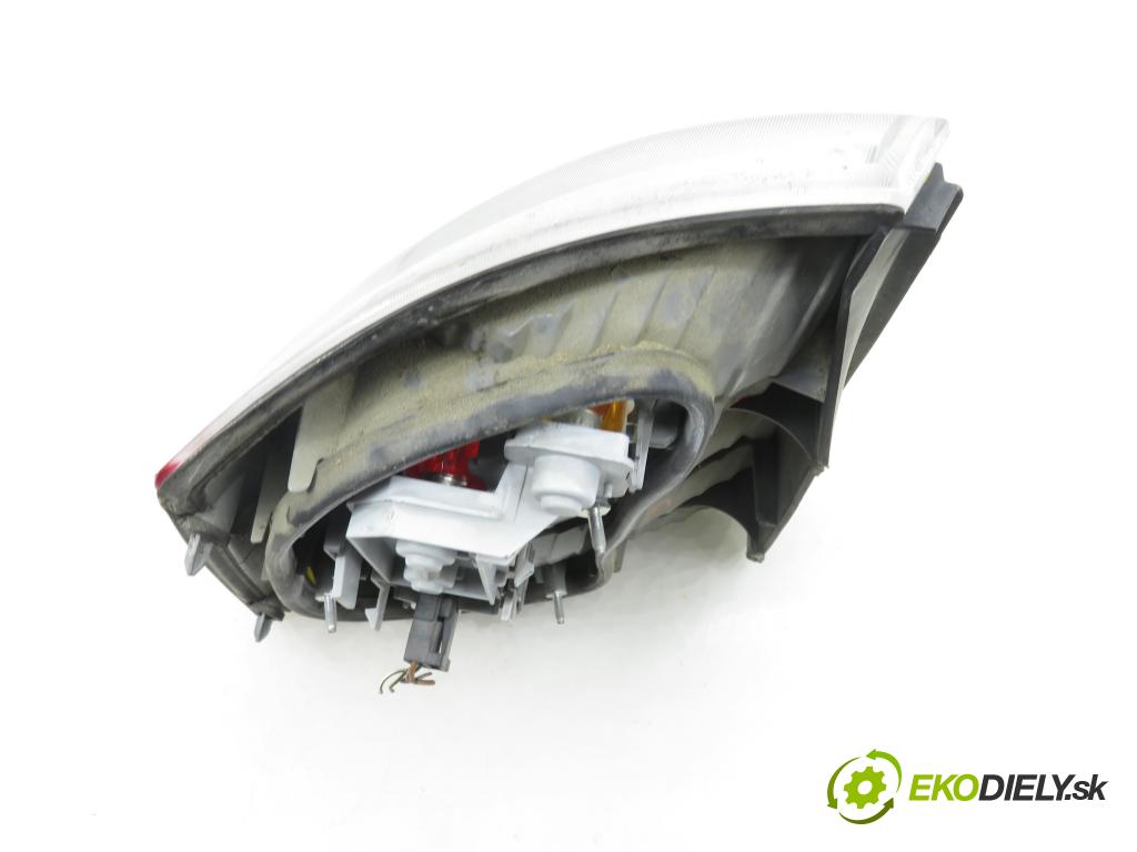 OPEL VECTRA C (Z02) SEDAN 2004 90,00 1.8 16V 122 - Z 18 XE 1796,00 Svetlo pravé zadné 13131002