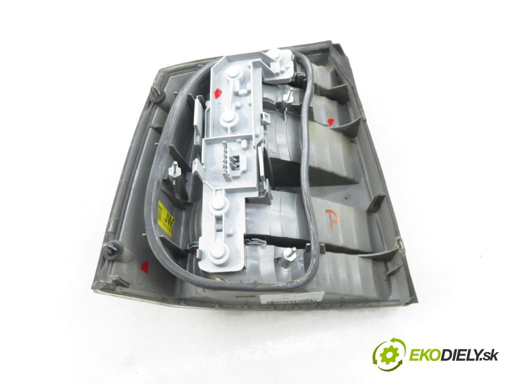 OPEL VECTRA C (Z02) SEDAN 2004 90,00 1.8 16V 122 - Z 18 XE 1796,00 Svetlo pravé zadné 13131002