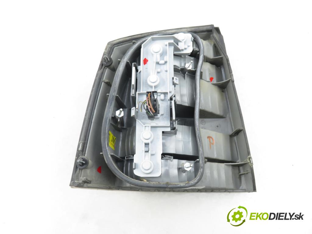 OPEL VECTRA C (Z02) SEDAN 2004 90,00 1.8 16V 122 - Z 18 XE 1796,00 Svetlo pravé zadné 13131002