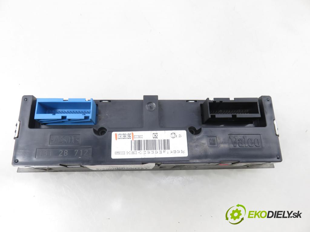 OPEL VECTRA C (Z02) SEDAN 2004 90,00 1.8 16V - Z 18 XE 1796,00 Panel kúrenia KLIMATIZACE: 13138196