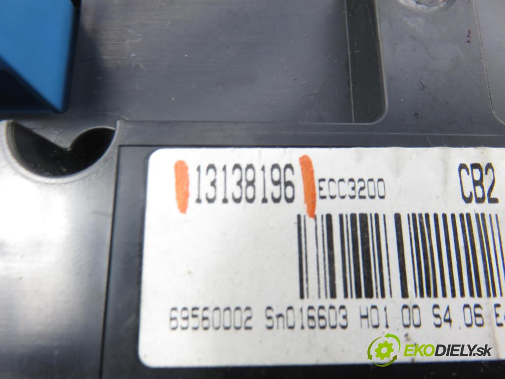 OPEL VECTRA C (Z02) SEDAN 2004 90,00 1.8 16V - Z 18 XE 1796,00 Panel kúrenia KLIMATIZACE: 13138196