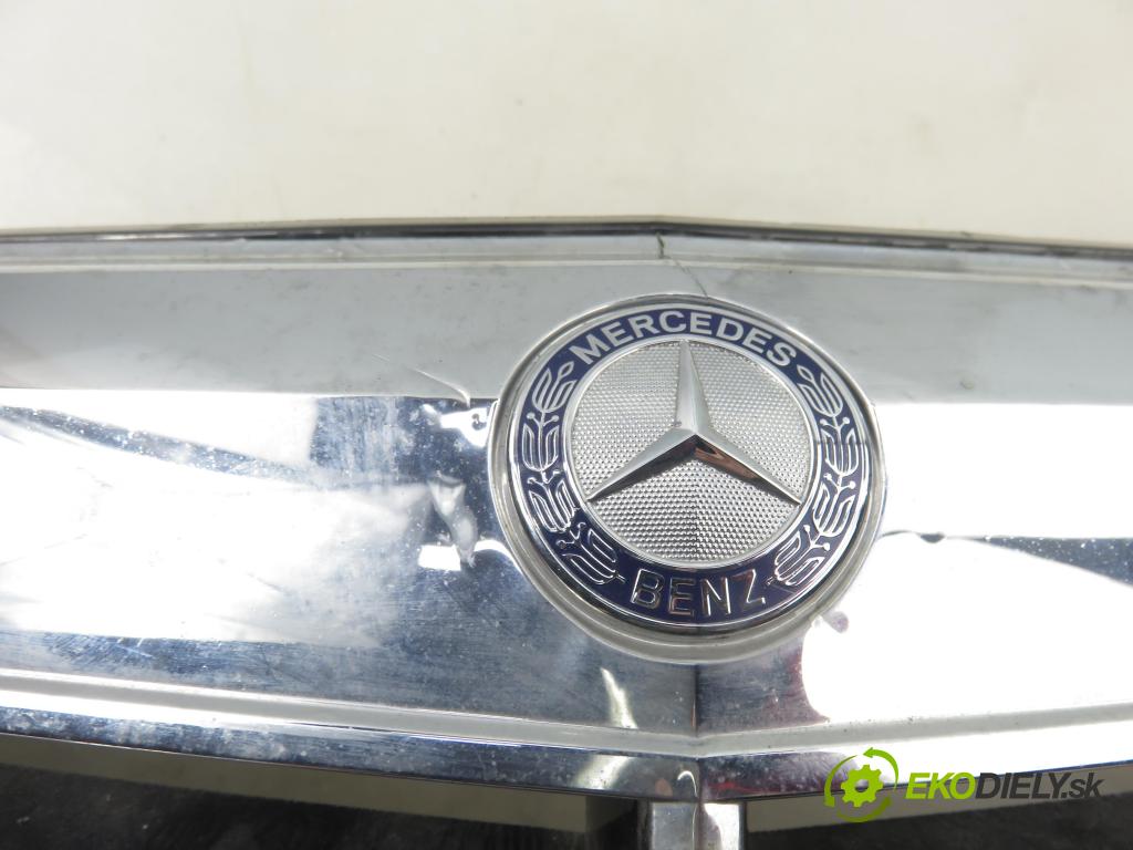MERCEDES-BENZ KLASA E (W212) SEDAN 2009 170,00 E 350 CDI 231 - OM 642.850 2987,00 Mriežka / maska A2128801083